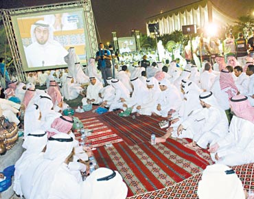 الكويت: المحكمة الدستورية ترفض طعن الحكومة الكويتية على قانون الانتخابات ، صحيفة الخليج - 2012