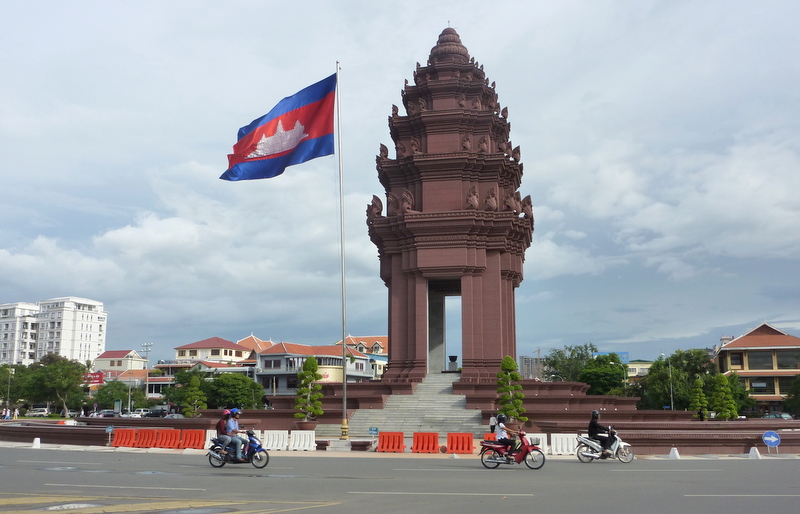 Independence Monument, Phnom Penh (photo credit: Ronan crowley/flickr)