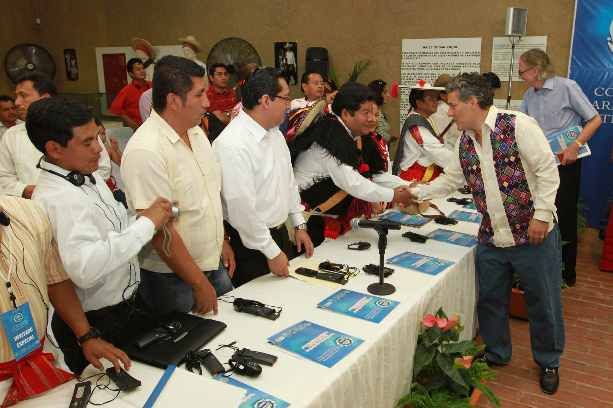 Dialogue between parliamentarians and indigenous leaders, Chiapas, Mexico (photo credit: Inter-Parliamentary Union/flickr)