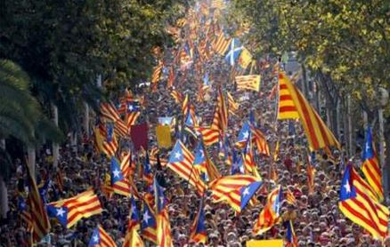 اسبانيا: حكومة مدريد تطرح تعديل الدستور لإحتواء الانفصال المرتقب لإقليم كتالونيا