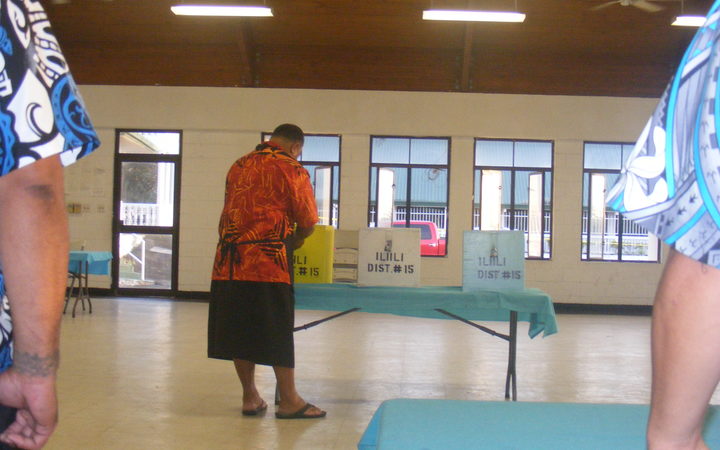 An election office team leader at the Ili’ili polling station opens ballot boxes for the 2016 general election in American Samoa (photo credit: Fili Sagapolutele)