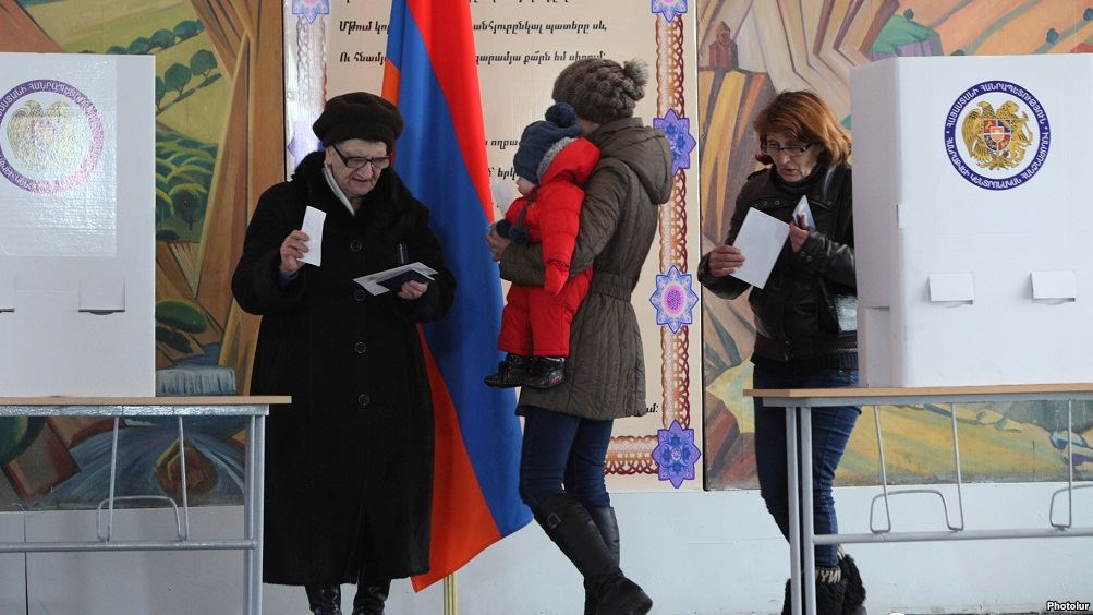 Voters participating in Armenia's December 6 referendum (photo credit: RFE/RL)