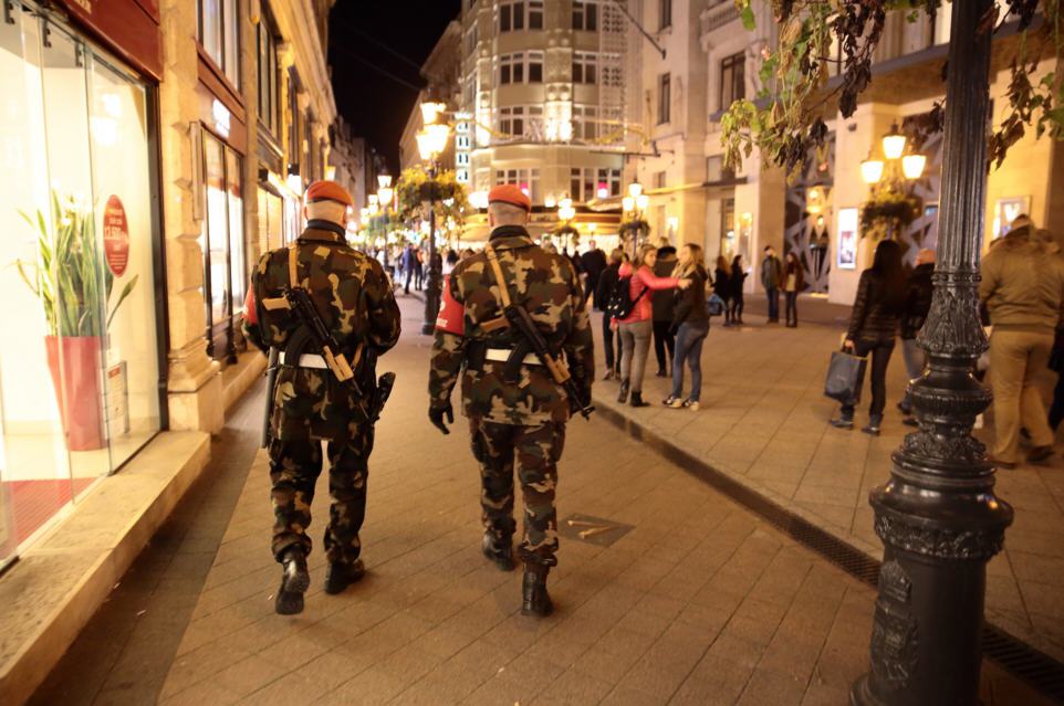 Heavily armed Hungarian soldiers patrolling the streets of Budapest (photo credit: Hungarian Spectrum)