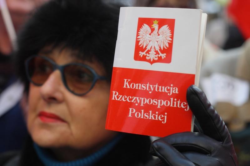 A woman holding a copy of Polish Constitution during a protest (Photo credit: Grzegorz Mehring/gdansk.pl)