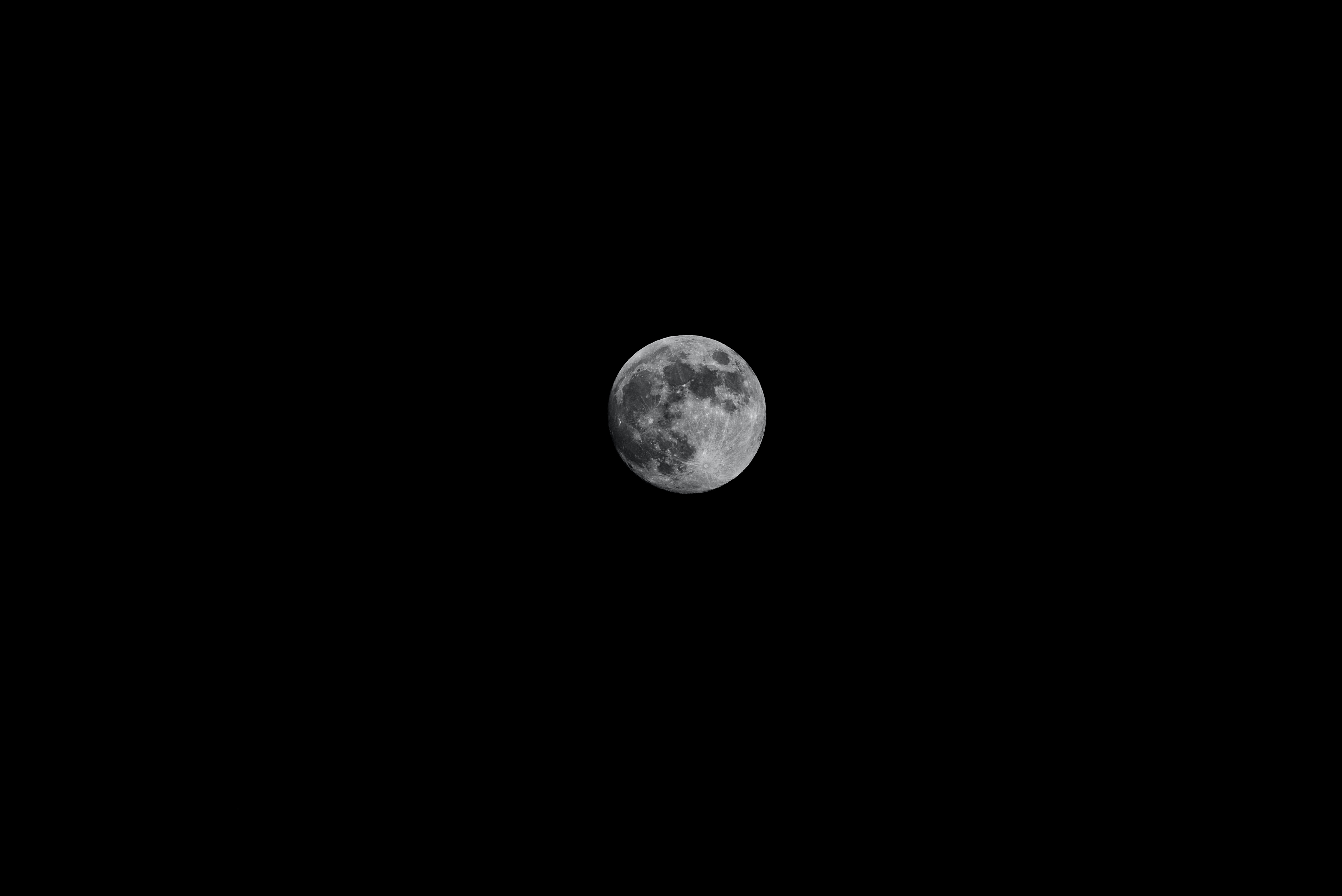 Earth's moon (photo credit: Mason Kimbarovsky via unsplash)