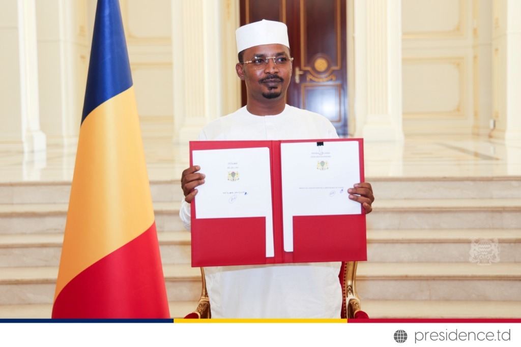 President of the transition Mahamat Idriss Deby presents the draft constitution (photo credit: presidence.td)