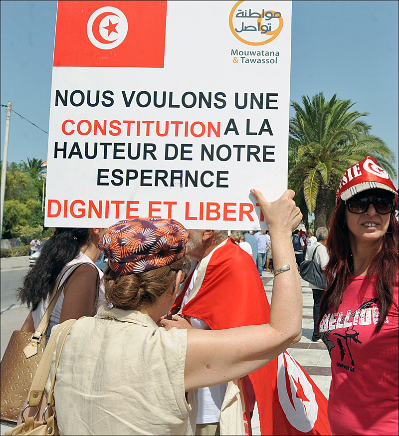 دعوة التونسيين إلى دستور جديد يحافظ على الأمل والكرامة والحرية.