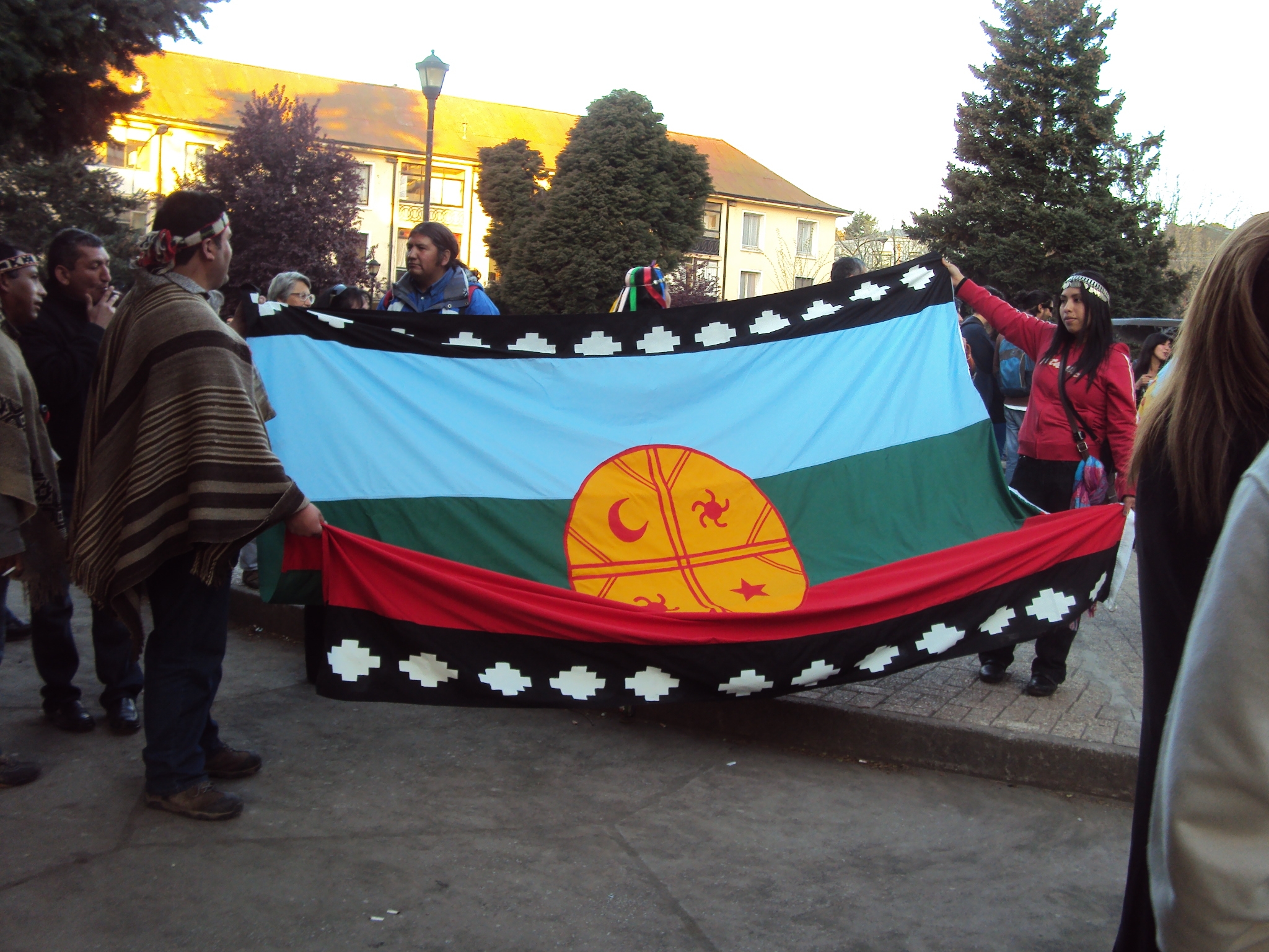 Mapuche community support march (photo credit: Carol Crisosto Cadiz/flickr)