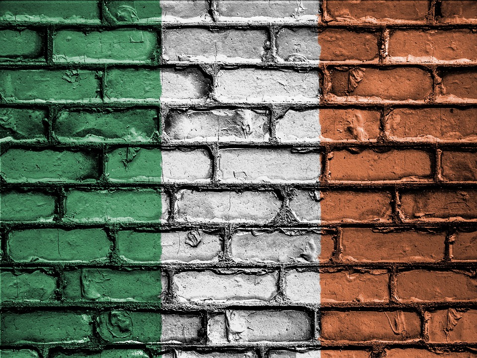 Flag of Ireland (photo credit: David Peterson/pixabay)