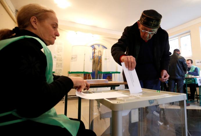 A man casts his ballot during the second round of parliamentary election in Tbilisi, Georgia, October 30, 2016 (photo credit: REUTERS/David Mdzinarishvili)