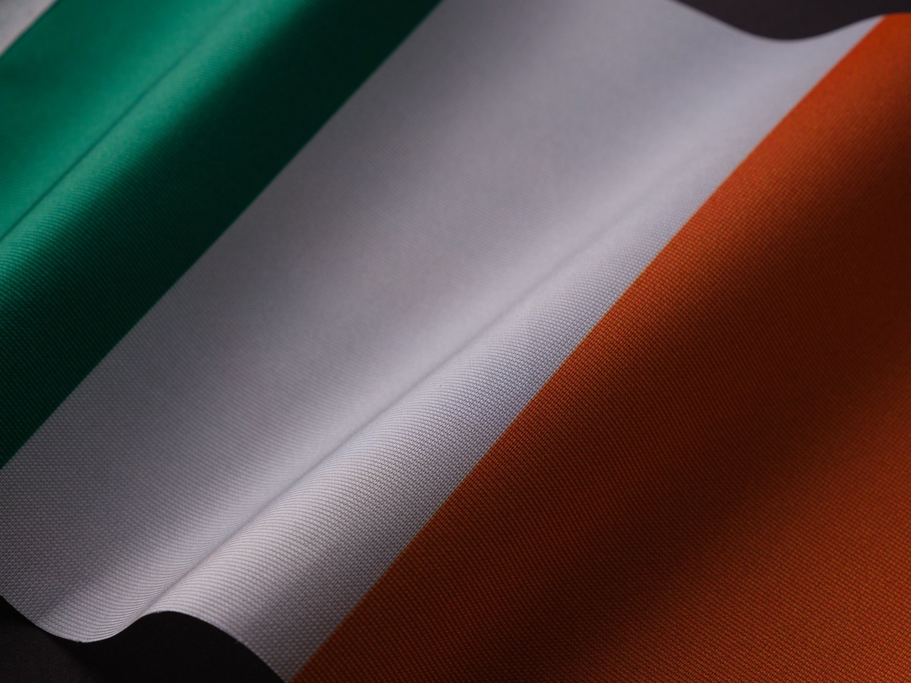 Flag of Ireland (photo credit: Engin_Akyurt via pixabay)