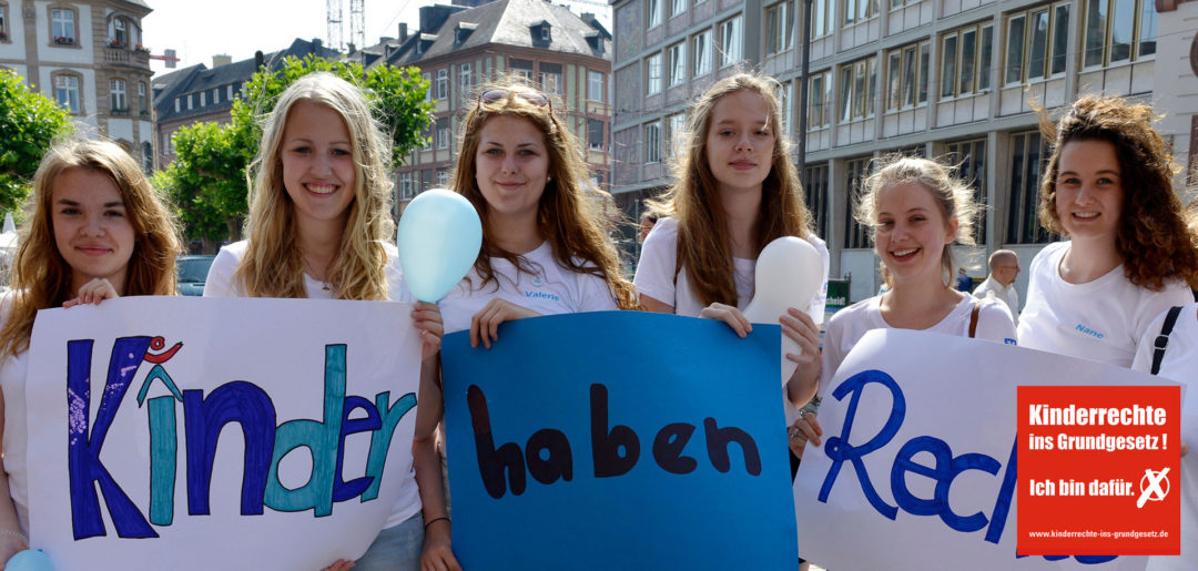 Young people campaign for children's rights in Germany (photo credit: kinderrechte-ins-grundgesetz.de) 