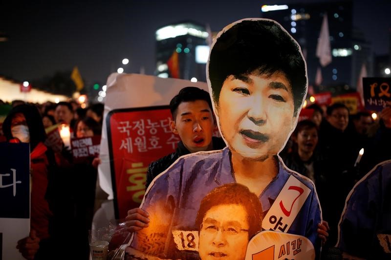 Protesters demanding the resignation of South Korean President Park Geun-hye (photo credit: Reuters)