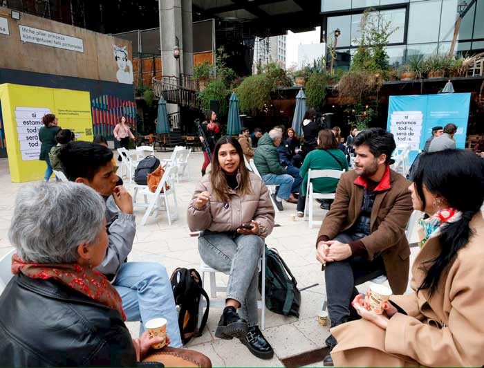 Citizen dialogues as part of the Chilean constitution-making process (photo credit: Pontificia Universidad Católica de Chile Communications Directorate)