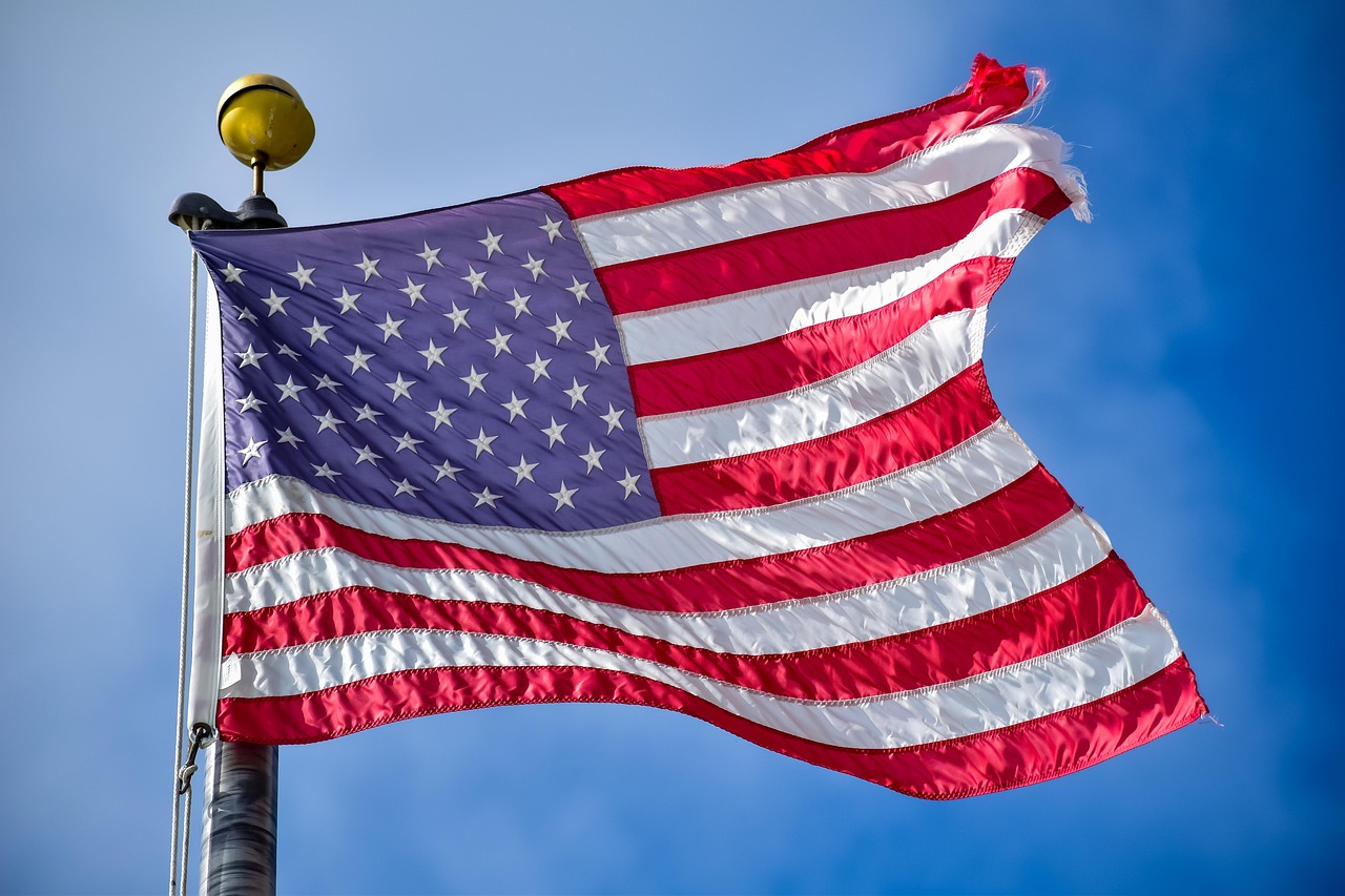 Flag of the United States (photo credit: Hinotoriko via pixabay)