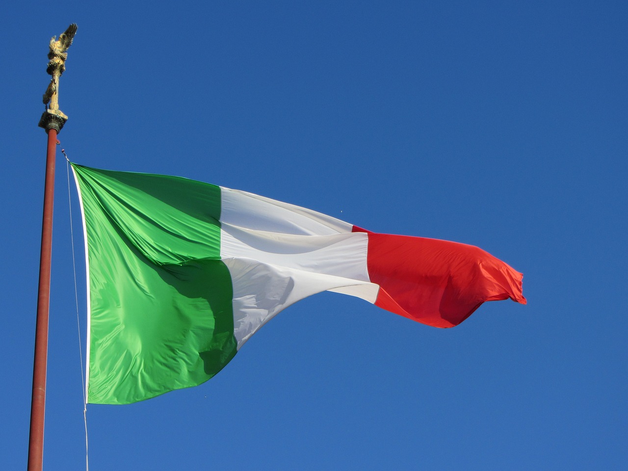 Flag of Italy (photo credit: greghristov via pixabay)