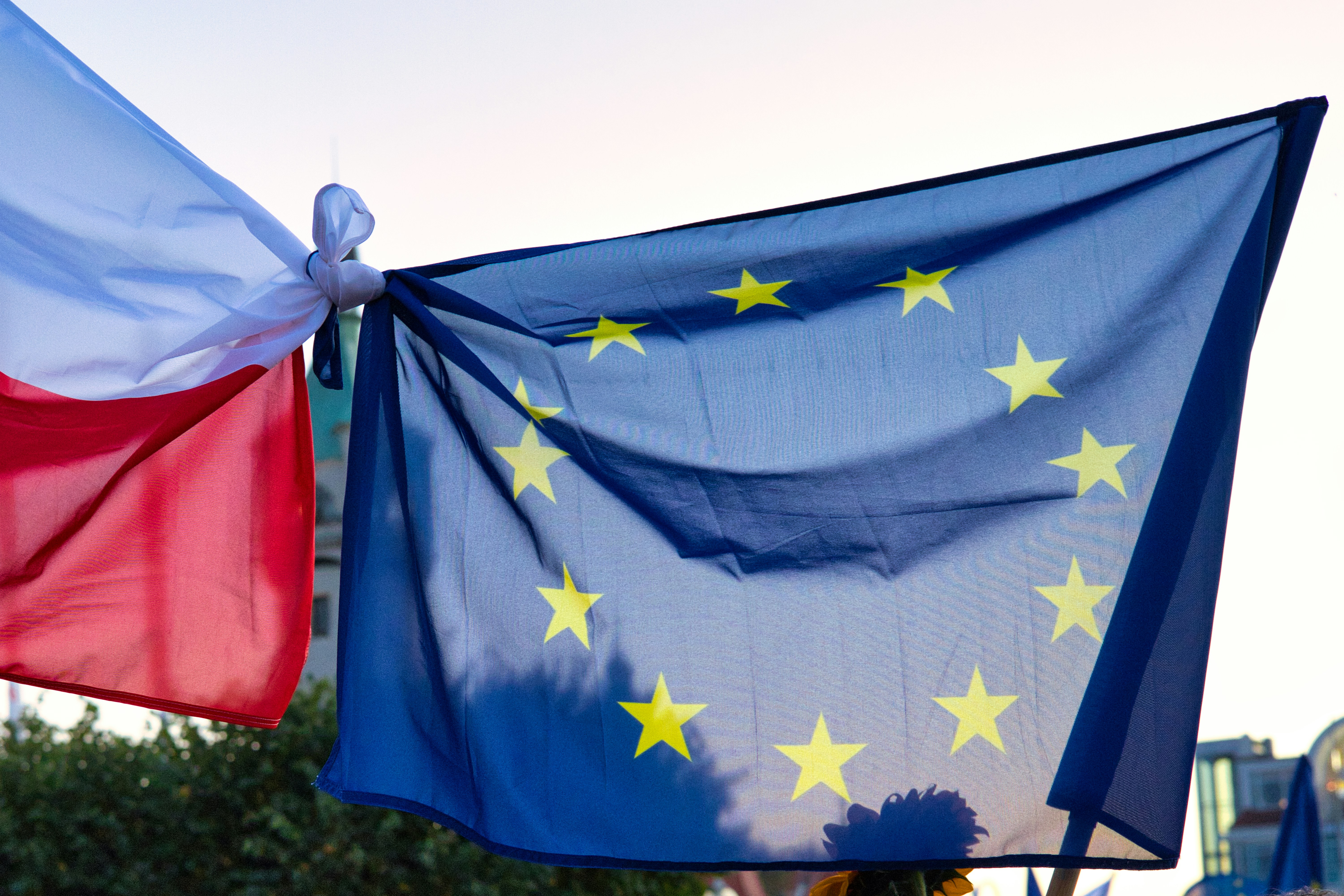 EU and Polish flags during 2021 pro-EU protests (photo credit Kasia Derenda via Unsplash)