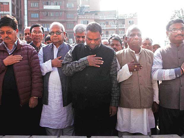 Nepalese Madhesi leaders and supporters observe a minute of silence in the memory of people killed in South Nepal protest in Kathmandu, on 23.11.2015 (photo credit: Business Standard)