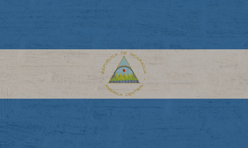Bandera de Nicaragua (crédito de la fotografía: Kaufdex/pixabay)