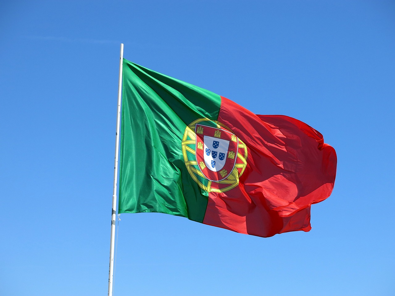 Flag of Portugal (photo credit: b1-foto via pixabay)