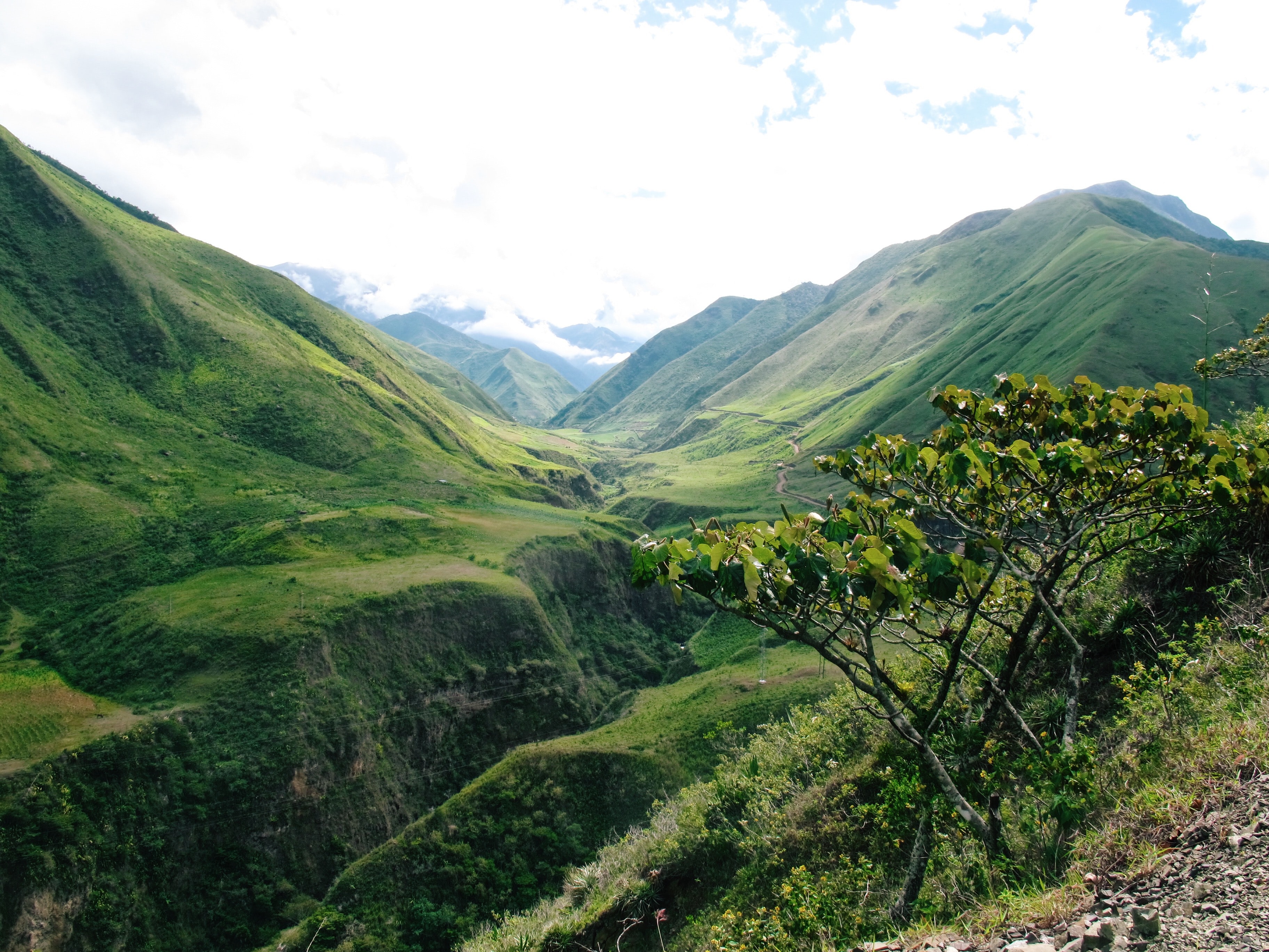 Mountains in Ecuador (photo credit: Reiseuhu via Unsplash)