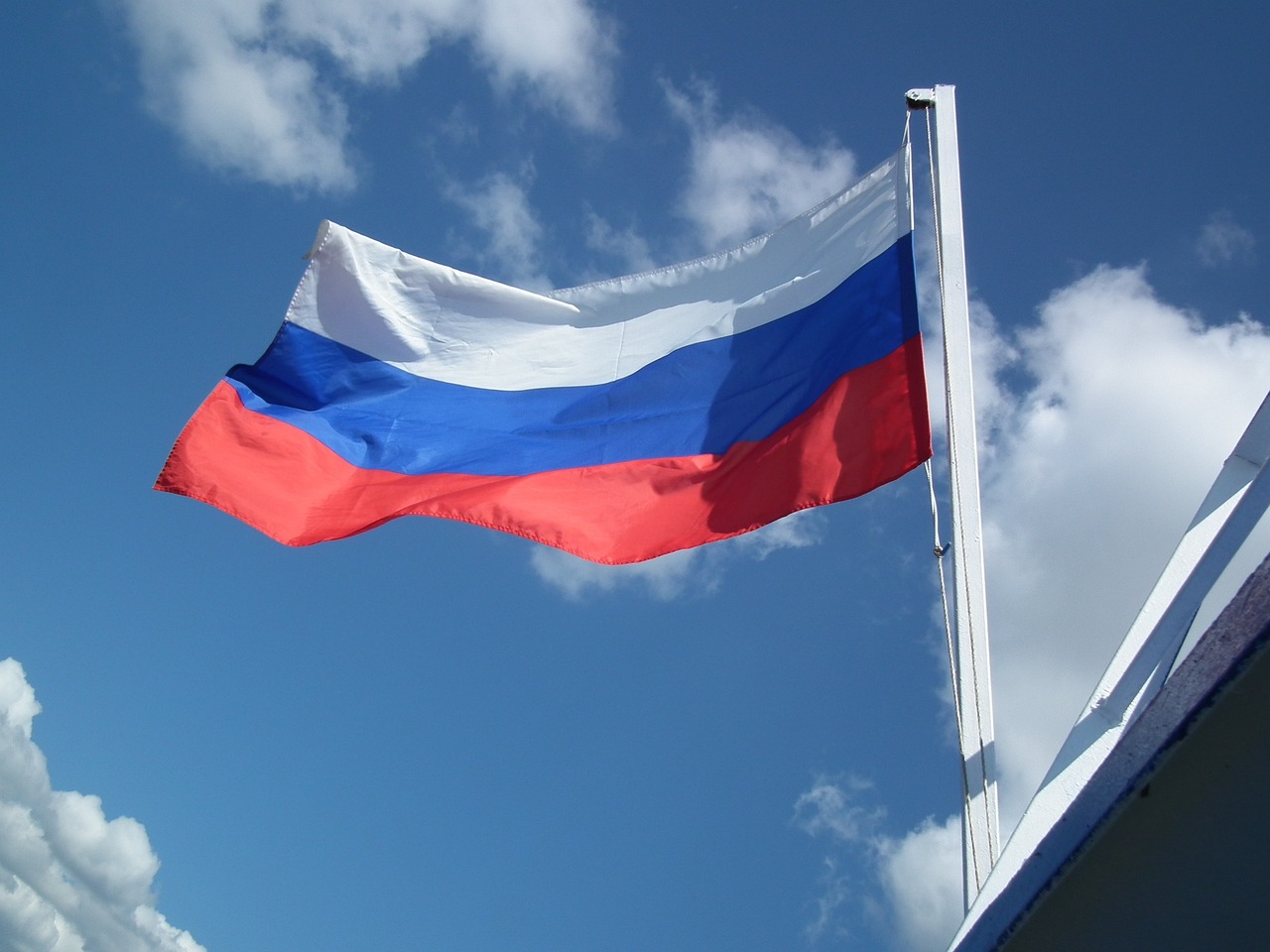 Russian Flag (photo credit: betexion via pixabay)