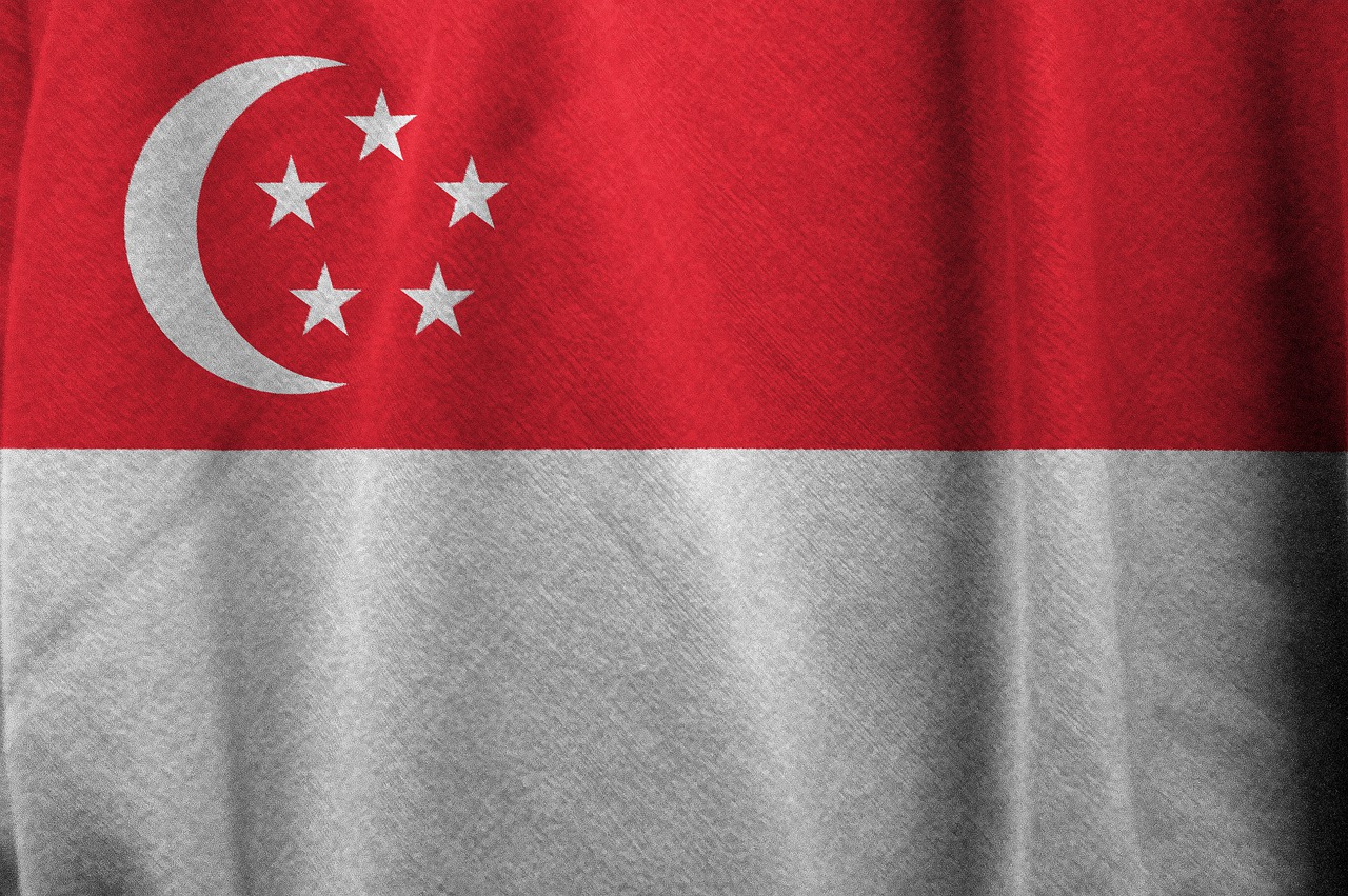 Flag of Singapore (photo credit: TheDigitalArtist via pixabay)