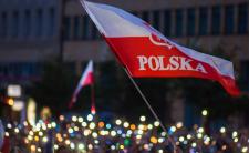 'Chain of Light' protests in Poland against government judicial reform plans (photo credit: Sakuto/Flickr)