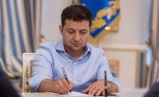 President Zelensky signs amendment abolishing immunity (photo credit: Ukrainian presidency) 