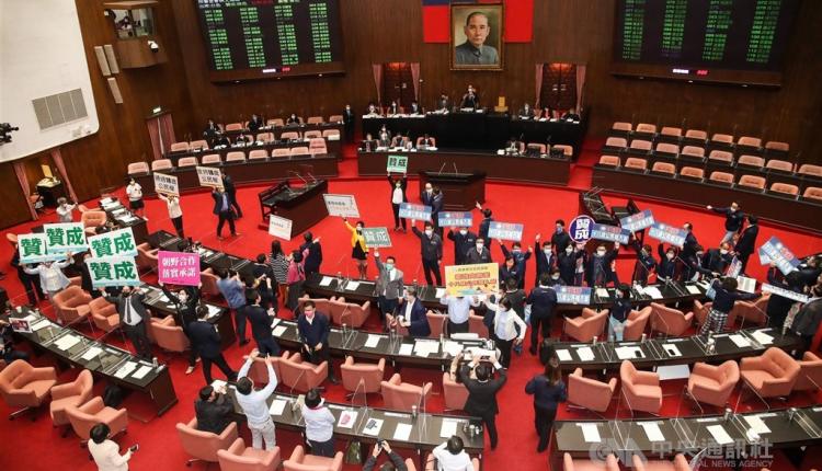 In Taiwan, legislators hold placards displaying their support for lowering the voting age (photo credit: CNA)