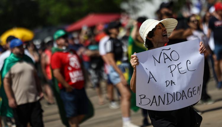 Protest against the Amnesty and Shielding Constitutional Amendment Bills (credit: Marcelo Camargo/Agência Brasil via Flickr)