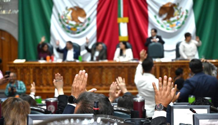 Vote in Mexico's legislature (credit: Congreso del Estado de México﻿ via Facebook)