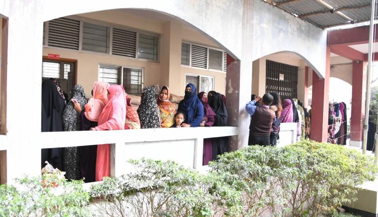 Voters lining at polling station to cast their ballots for the 2026 constitutional referendum in Bangladesh (credit: Press Information Department of Bangladesh via Wikimedia Commons)