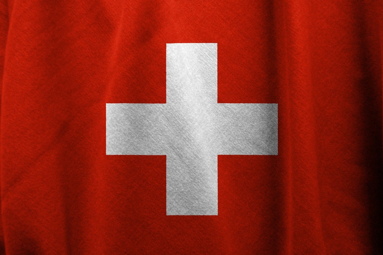 Flag of Switzerland (photo credit: TheDigitalArtist via pixabay)