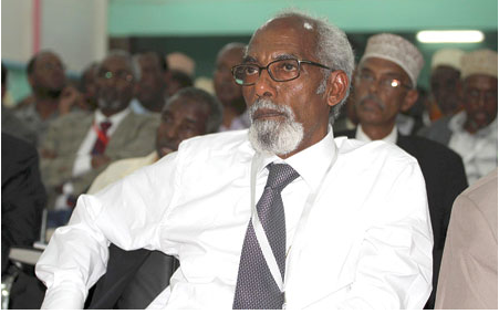 رئيس البرلمان الصومالي الجديد محمد عثمان جواري خلال جلسة اختياره رئيسا للبرلمان 